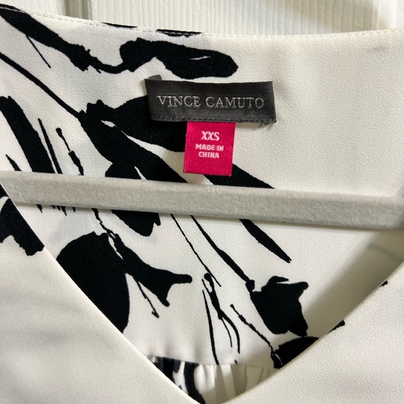 Vince Camuto Flutter Sleeve Floral Whispers V-Neck Tunic-Size XXS - Picture 4 of 5